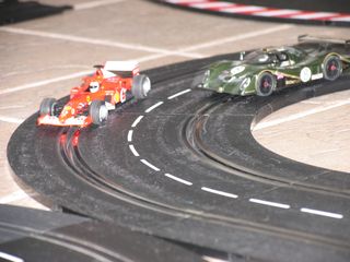 Carrera Ferrari und Carrera Bentley im direkten Duell
